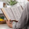 NKJV Reference Bible, Classic Verse-By-Verse, Center-Column, Genuine Leather - Image 3