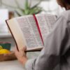 NKJV Reference Bible, Classic Verse-By-Verse, Center-Column, Genuine Leather - Image 4