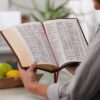 NKJV Reference Bible, Classic Verse-By-Verse, Center-Column, Genuine Leather - Image 5