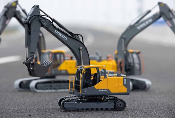 Double E 1:16 Volvo Remote Control Excavator – Realistic RC Construction Vehicle - Image 5